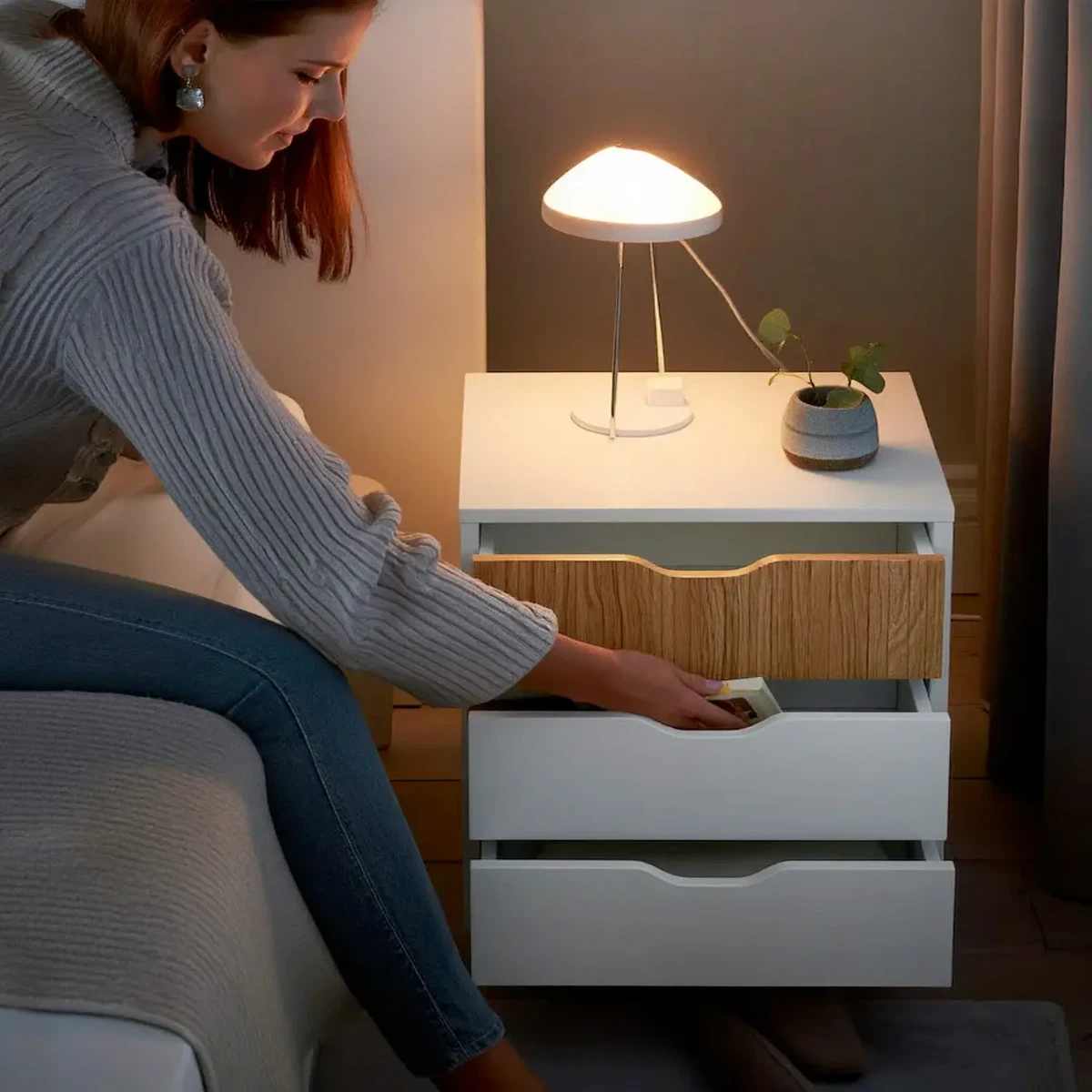Comodino Stile Nordico Con 3 Cassetti Mobiletto Per Camera Da Letto Moderna Con Gambe Rialzate Mobile Design Scandinavo Zona Notte Salvaspazio 50 x 44 x 33 Cm