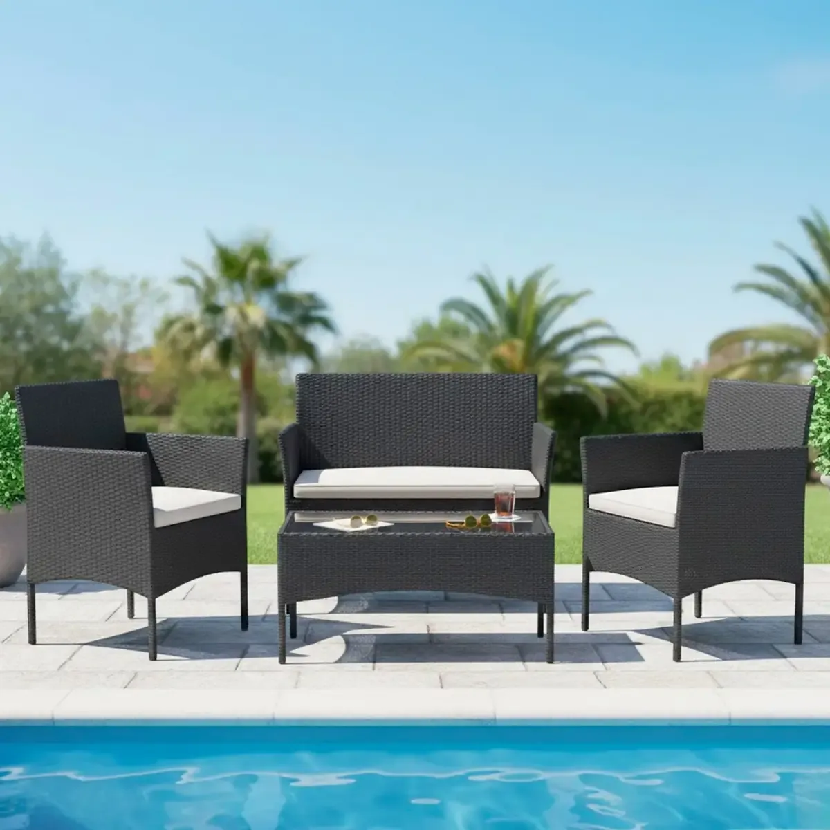 Set Di Mobili da Giardino Salotto Salottino in Rattan 4 Posti con Tavolino E Ripiano In Vetro 2 Poltrone e Divano 2 Posti Per Giardino Esterno Piscina Cuscini Sfoderabili Colore Nero