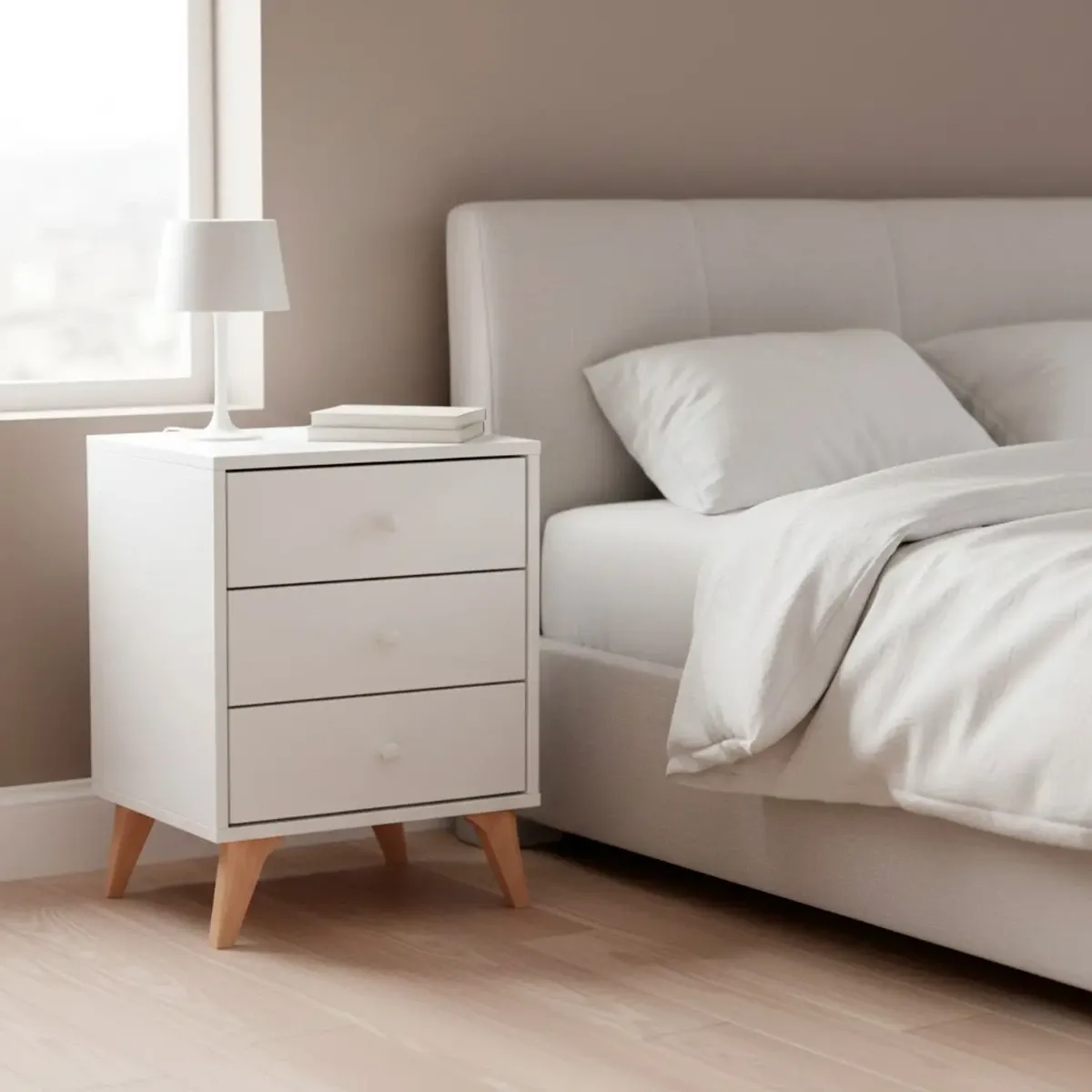 Comodino Moderno A 3 Cassetti Con Piedini Mobile Comò Per Camera Da Letto Compatto In Melaminico Antigraffio Design Salvaspazio Moderno 40 x 34 x 56 Cm-Bianco Opaco