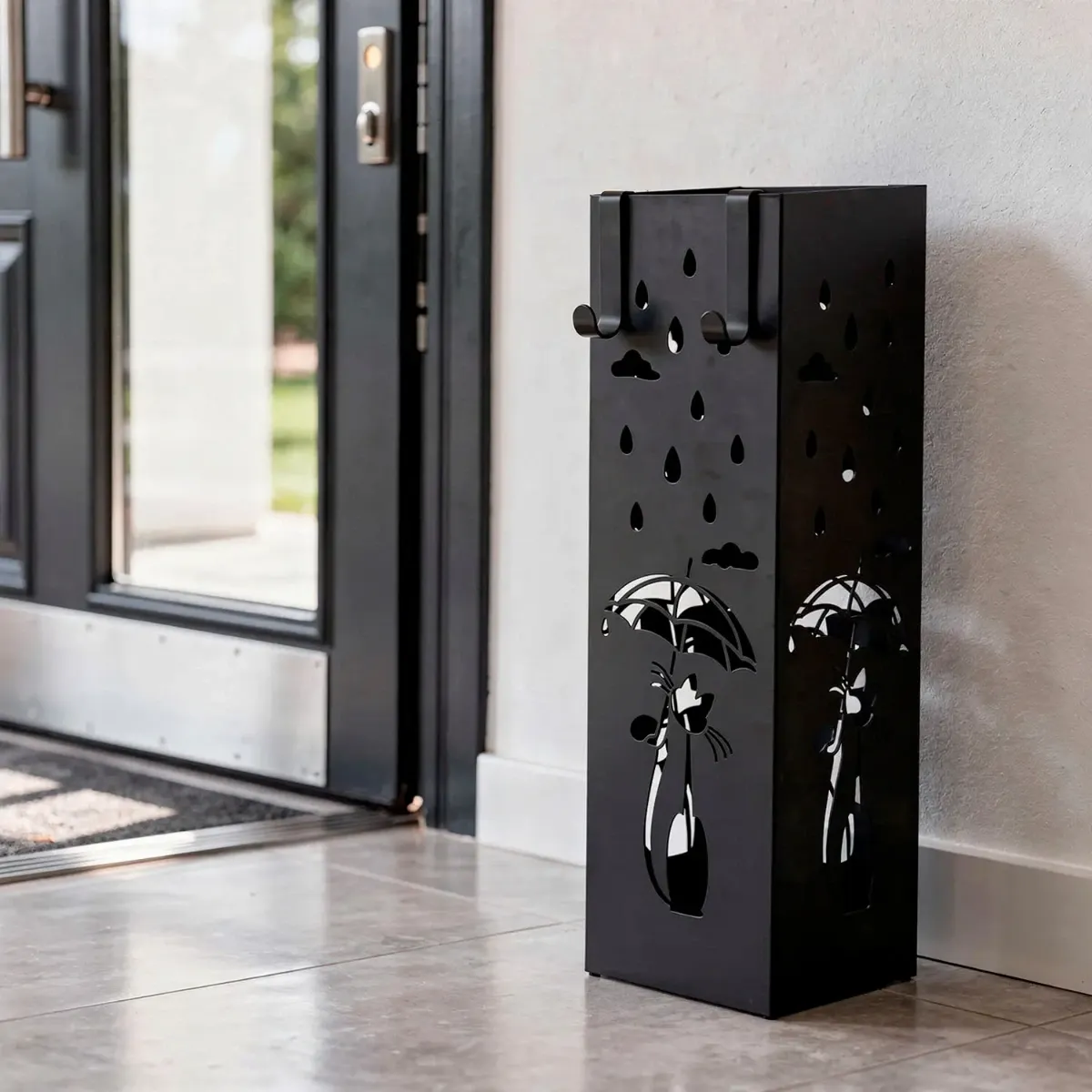 Portaombrelli In Metallo Con Decorazione Gatto Vaschetta Scolapioggia Removibile E 2 Ganci Laterali Base Antiscivolo Stand Quadrato Design Per Ingresso Casa E Ufficio 49 x 15.5 x 15.5 Cm-Nero