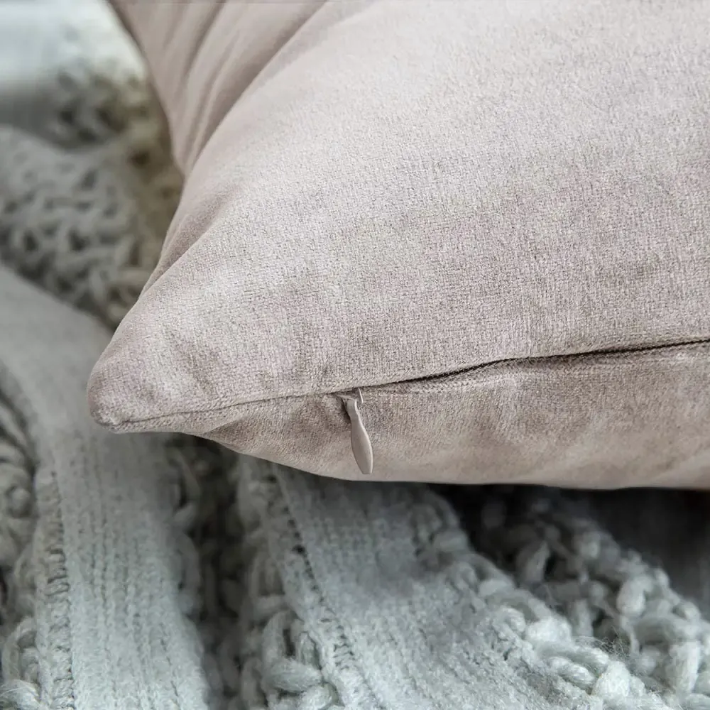 Set di 2 Federe Per Cuscini In Velluto Morbido e Resistente Copricuscini Per Divano Poltrona Soggiorno Arredo Arredamento Casa Design Moderno Elegante Con Cerniera Invisibile