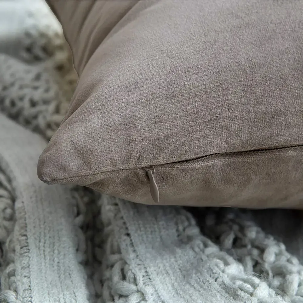 Set di 2 Federe Per Cuscini In Velluto Morbido e Resistente Copricuscini Per Divano Poltrona Soggiorno Arredo Arredamento Casa Design Moderno Elegante Con Cerniera Invisibile