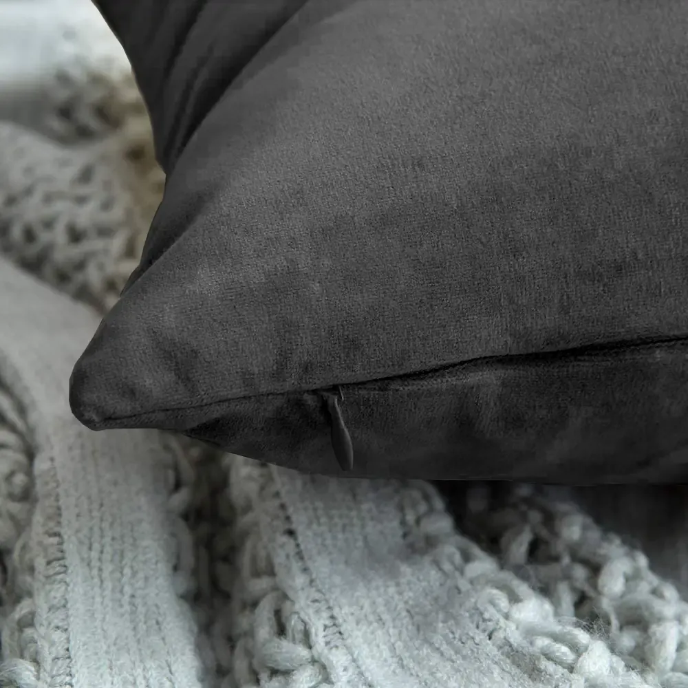 Set di 2 Federe Per Cuscini In Velluto Morbido e Resistente Copricuscini Per Divano Poltrona Soggiorno Arredo Arredamento Casa Design Moderno Elegante Con Cerniera Invisibile